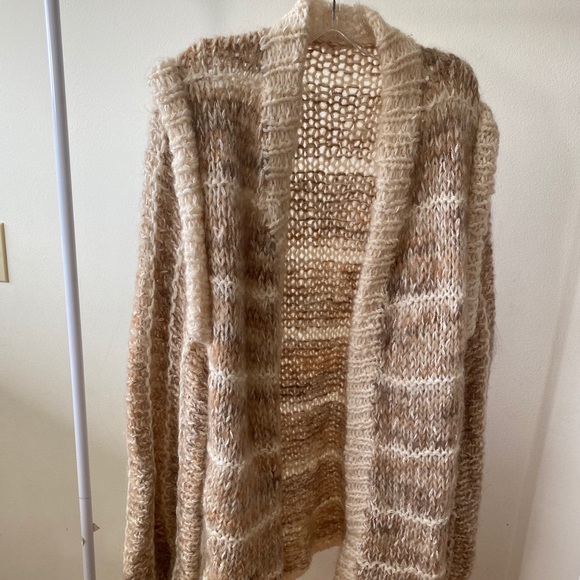 Vintage 100% Wool Tan Oversized Sweater - Picture 4 of 4